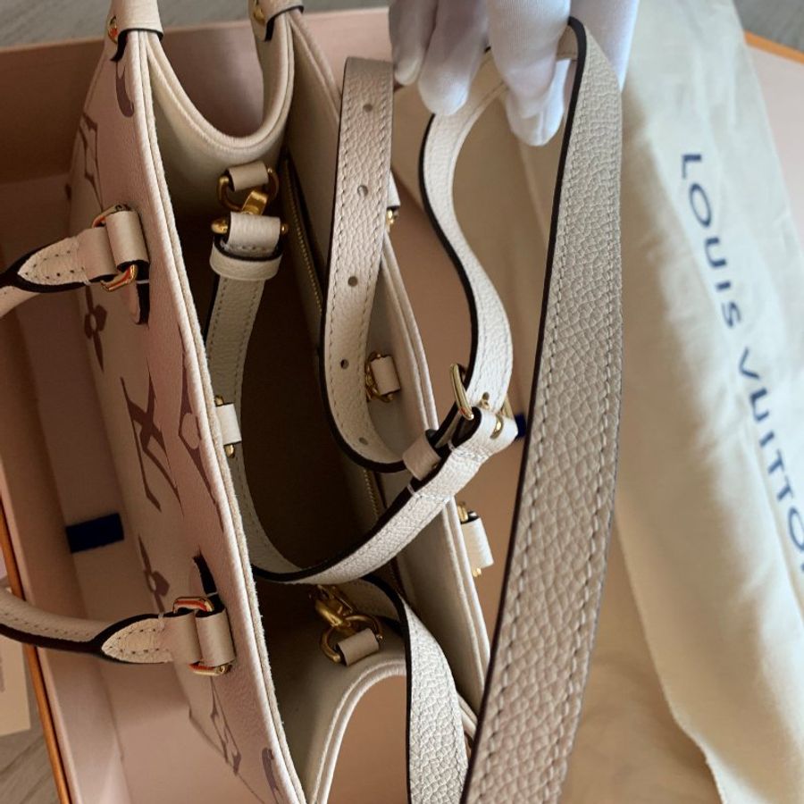 Louis Vuitton LV OnTheGo PM 牛皮壓花手提肩背包 M45654 (象牙白)-20