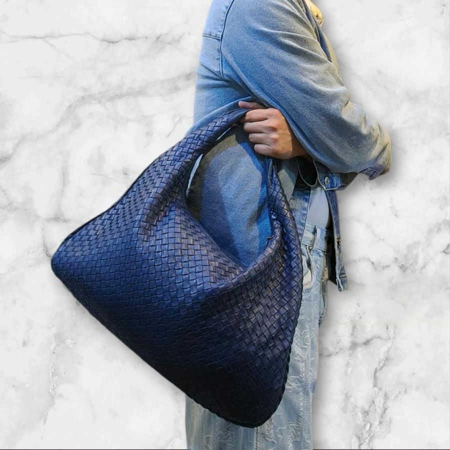 ‼️年中慶降價‼️創新低價只到6/21🎁(原35800)㊣✨Bottega Veneta ✨寶緹嘉 BV Hop Bag 羊皮 藍色 編織 手提包 肩背包 腋下包 月牙包 /二手包/二手精品/保證正品🌳二手樹屋🌳-58