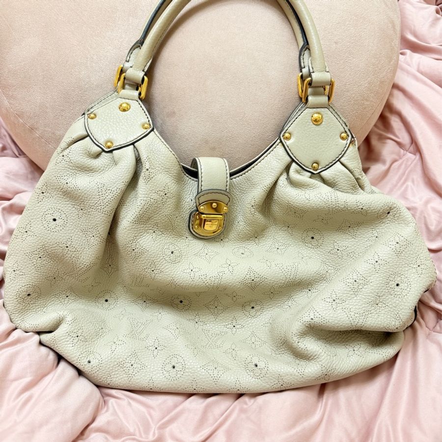 LV LOUIS VUITTON Mahina Monogram Hobo COQUILLE M93503 米白色 Light Beige Sand手提肩背兩用包 林志玲同款-0