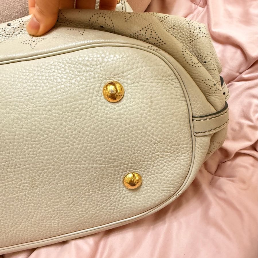 LV LOUIS VUITTON Mahina Monogram Hobo COQUILLE M93503 米白色 Light Beige Sand手提肩背兩用包 林志玲同款-30