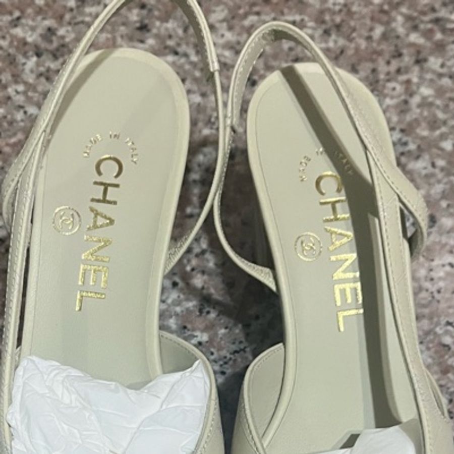 Chanel 後繫帶鞋 米白色字母款-8
