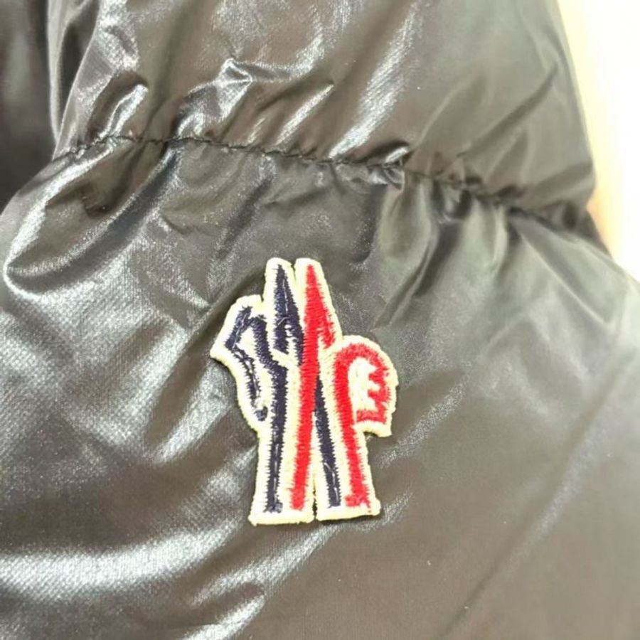 MONCLER 男款 HINTERT TUX連帽黑色鵝绒羽絨服 尺寸2碼-3