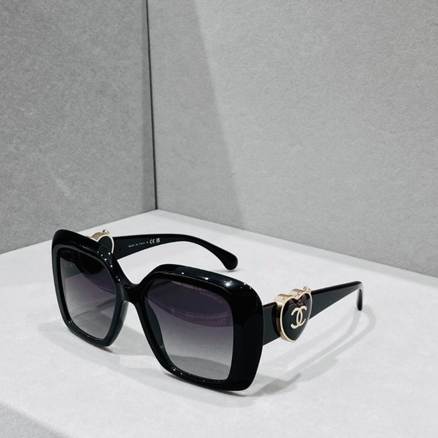 CHANEL CH5518 C622S6 超级重工的一款墨鏡 鏡腿法郎釉愛心logo 打開是小鏡子-4