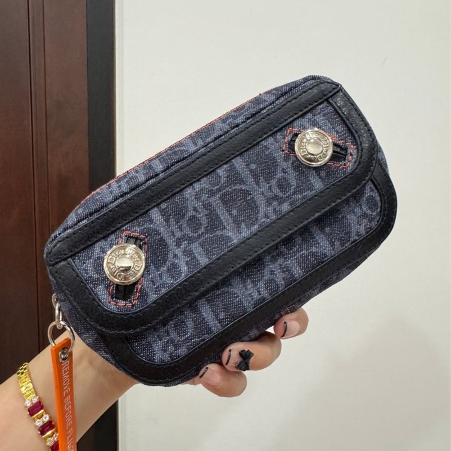 Dior 迪奧 字母LOGO 緹花布 牛仔 丹寧 帆布 手拿包 化妝包 零錢包 收納包 斜背包 肩背包 腰包 胸口包-0