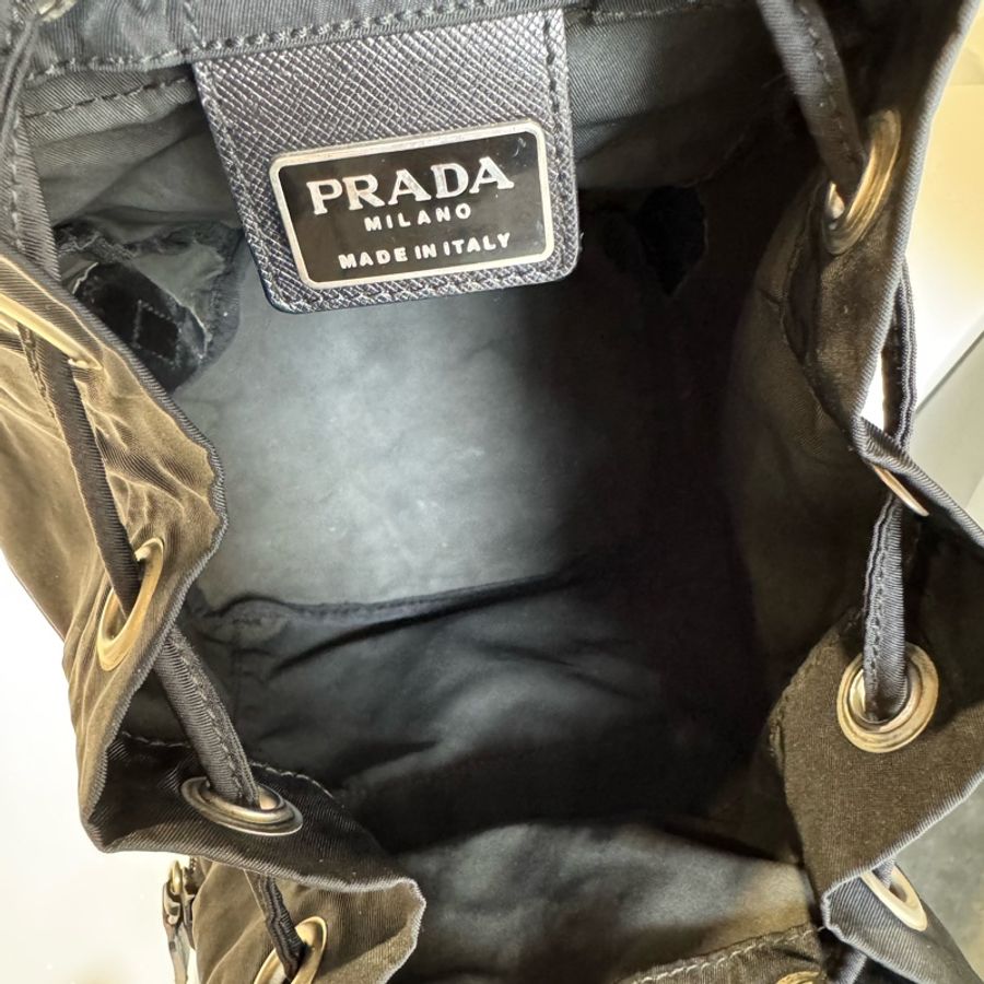 Prada 小號降落傘後背包-14