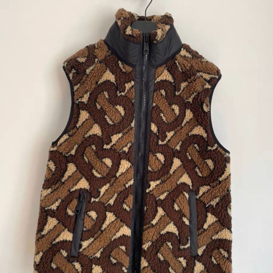 Burberry 泰迪熊羊羔絨 TB 拉鍊背心 全新僅試穿 42號,胸圍100以內都沒問題 原價五萬三-4