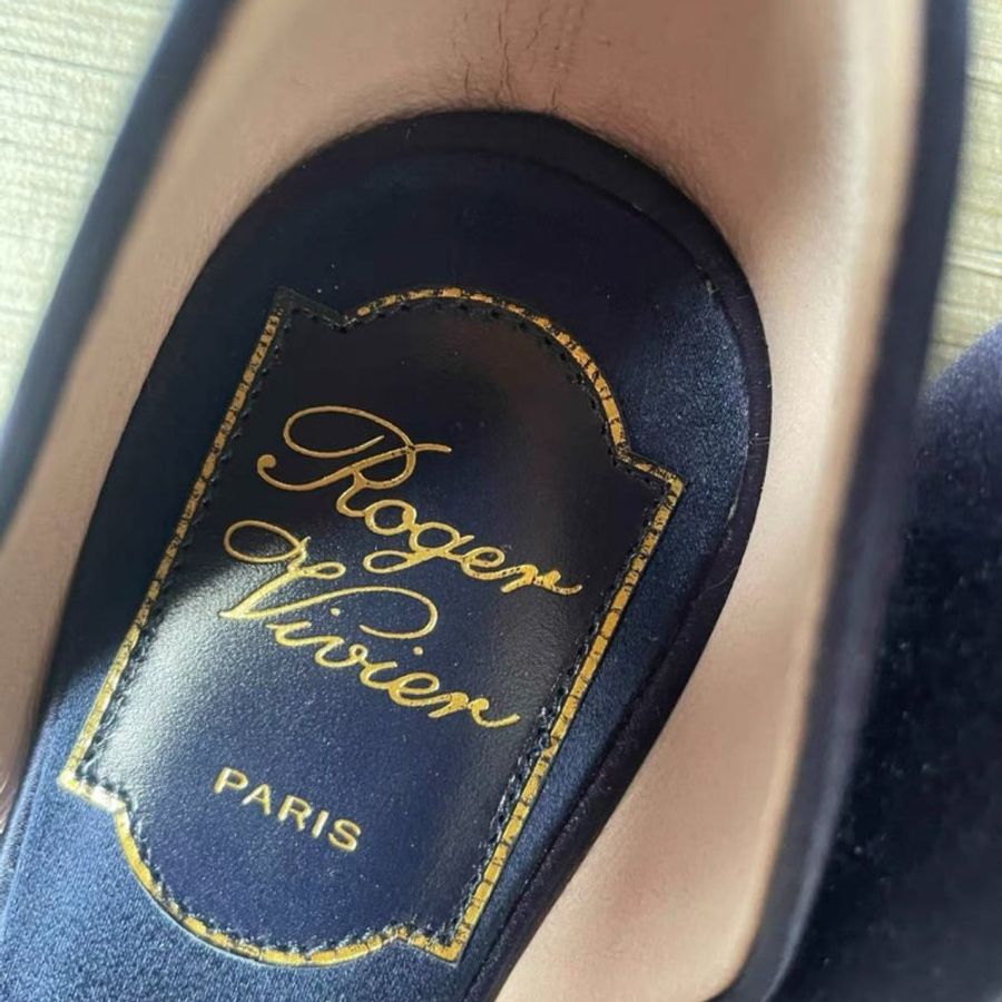 Roger Vivier 鑽扣藍色緞面平底鞋 34.5號,配件有鞋盒, 鞋子偏大一碼,35.5號也能穿-2