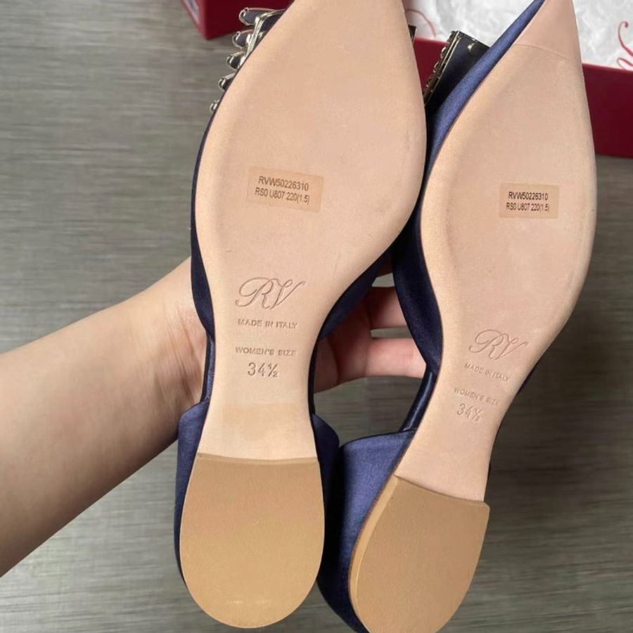 Roger Vivier 鑽扣藍色緞面平底鞋 34.5號,配件有鞋盒, 鞋子偏大一碼,35.5號也能穿-5