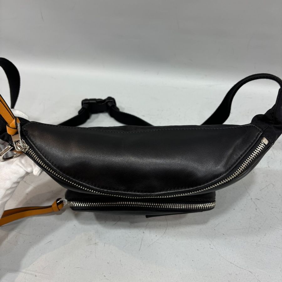 Loewe黑羊皮拼焦糖牛皮大logo胸口包 腰包 單肩斜背包Puffy Bumbag-9