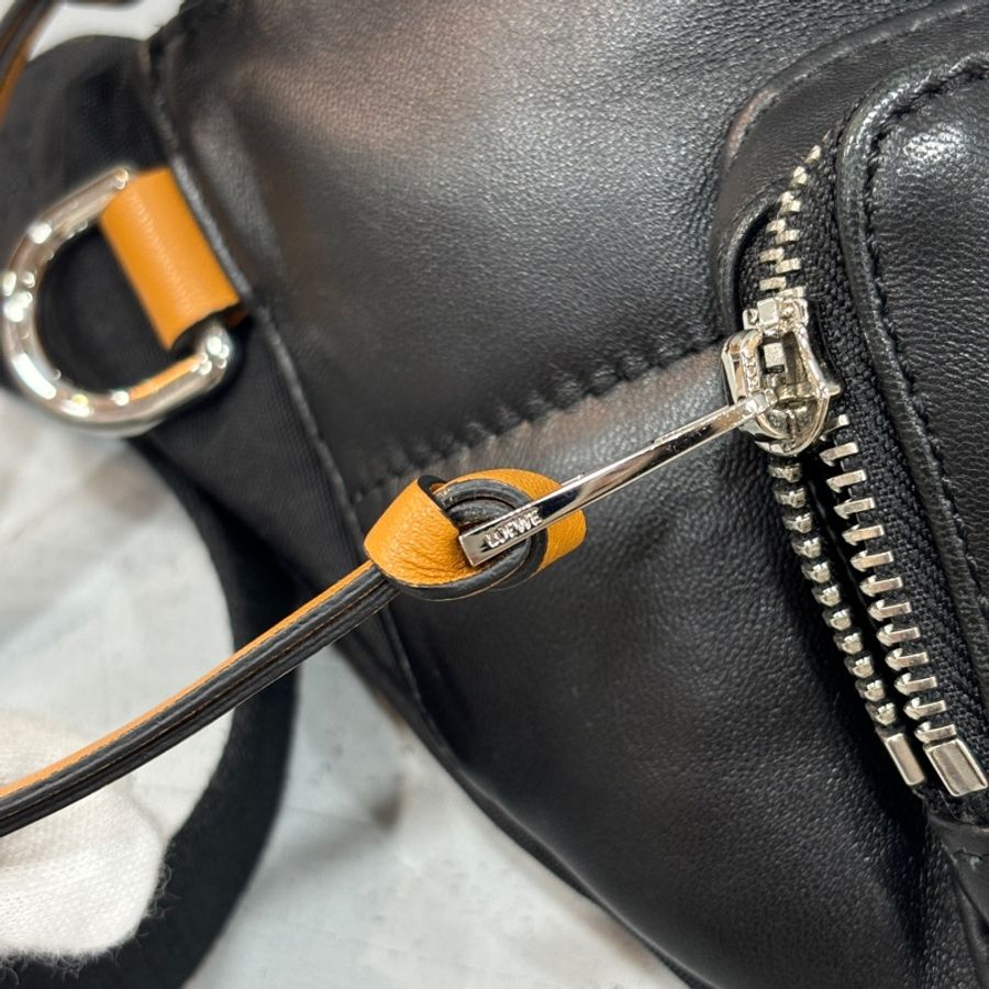 Loewe黑羊皮拼焦糖牛皮大logo胸口包 腰包 單肩斜背包Puffy Bumbag-14
