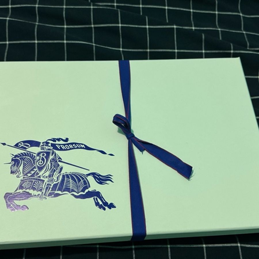 全新未穿 BURBERRY 經典毛衣,騎士標誌復刻款,極具辨識度與收藏價值。-4