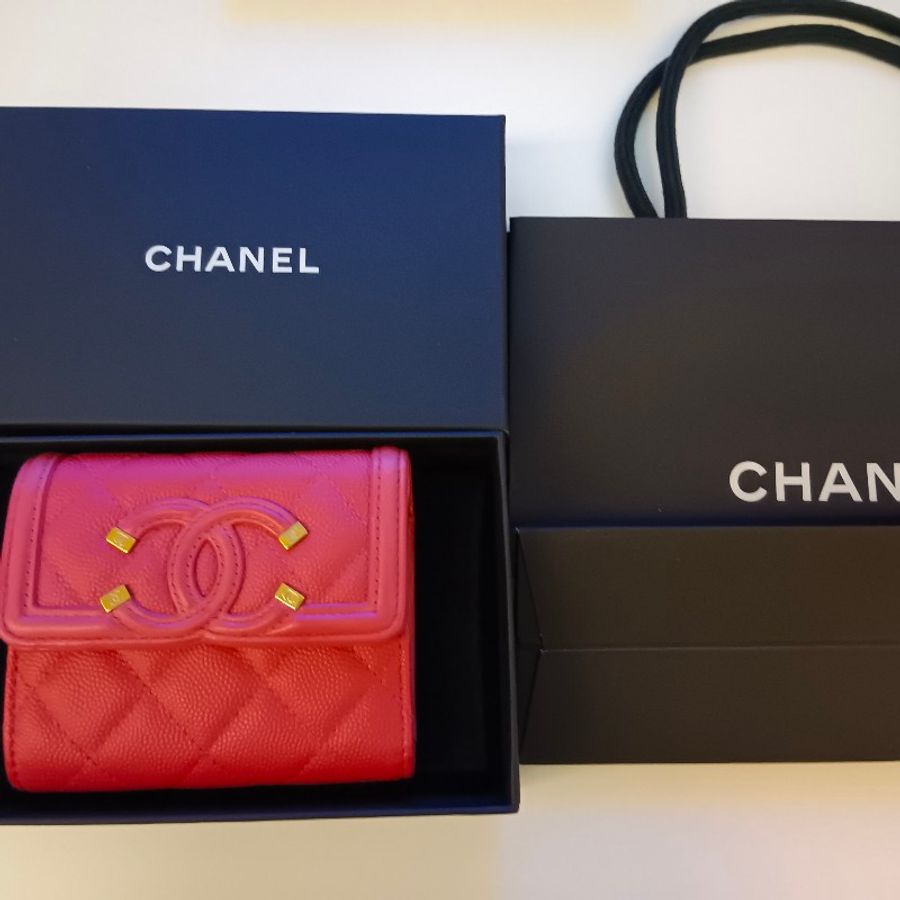 CHANEL Coco 花絲三折皮夾 魚子醬皮 9成新 深粉色-10