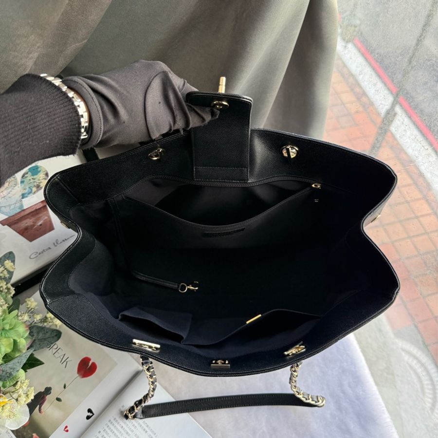 Chanel 金色CC Logo 粒紋牛皮轉釦鍊帶肩背包/托特包(黑色)-5