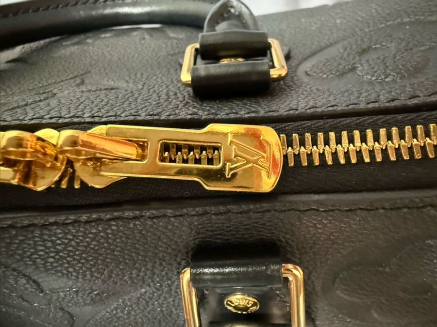晶片款 Speedy 25 Bandouliere Monogram Empreinte 肩背包 M58951 黑色皮革-13