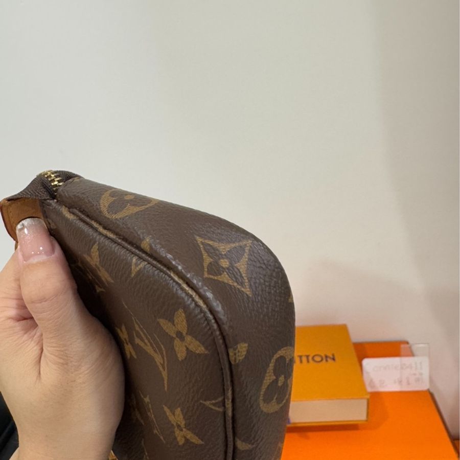 LV MINI POCHETTE ACCESSOIRES麻將包 廢包 腋下包 手提包 肩背包 斜背包 皮夾 錢包 零錢包-16