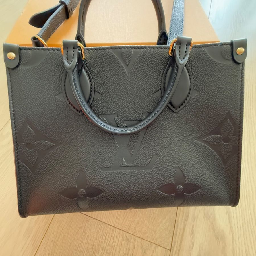 LV on the go 黑色牛皮壓紋 PM-7