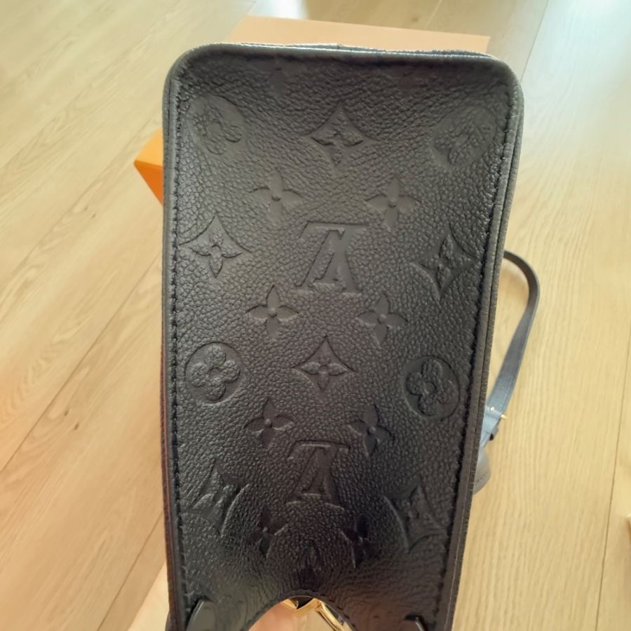 LV on the go 黑色牛皮壓紋 PM-9
