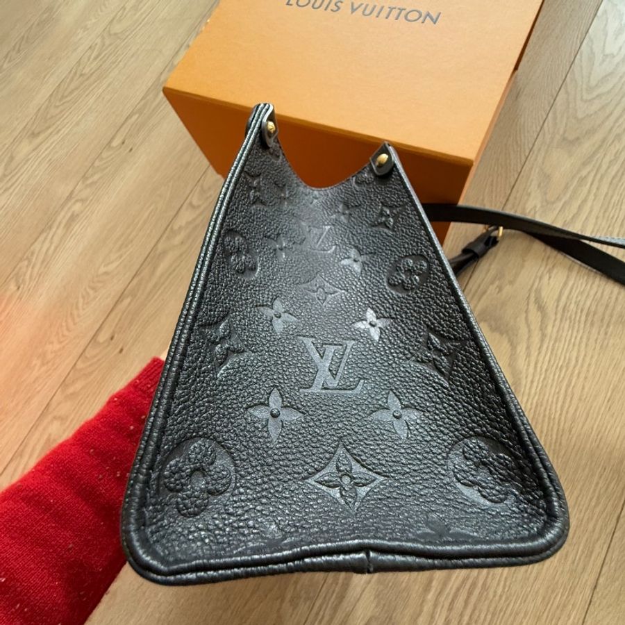 LV on the go 黑色牛皮壓紋 PM-11