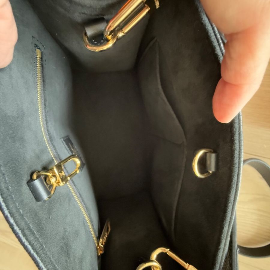 LV on the go 黑色牛皮壓紋 PM-13