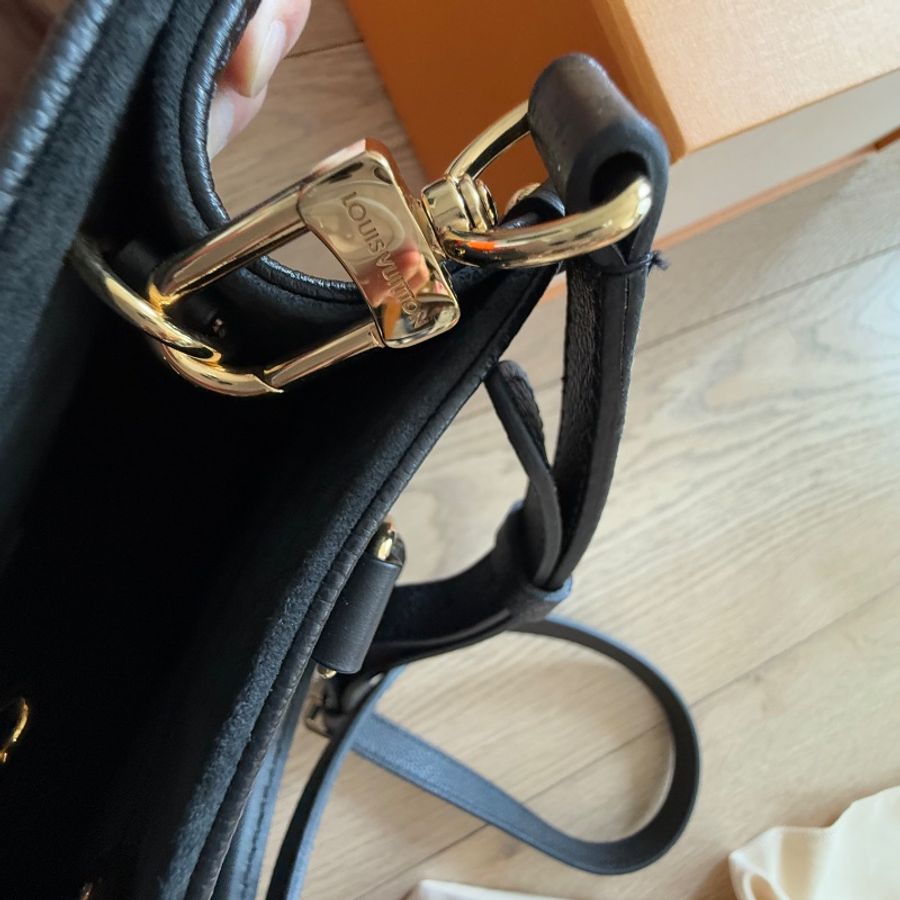 LV on the go 黑色牛皮壓紋 PM-16