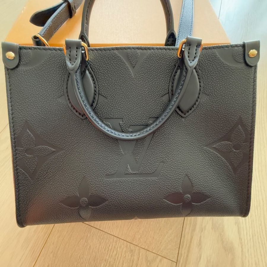 LV on the go 黑色牛皮壓紋 PM-17