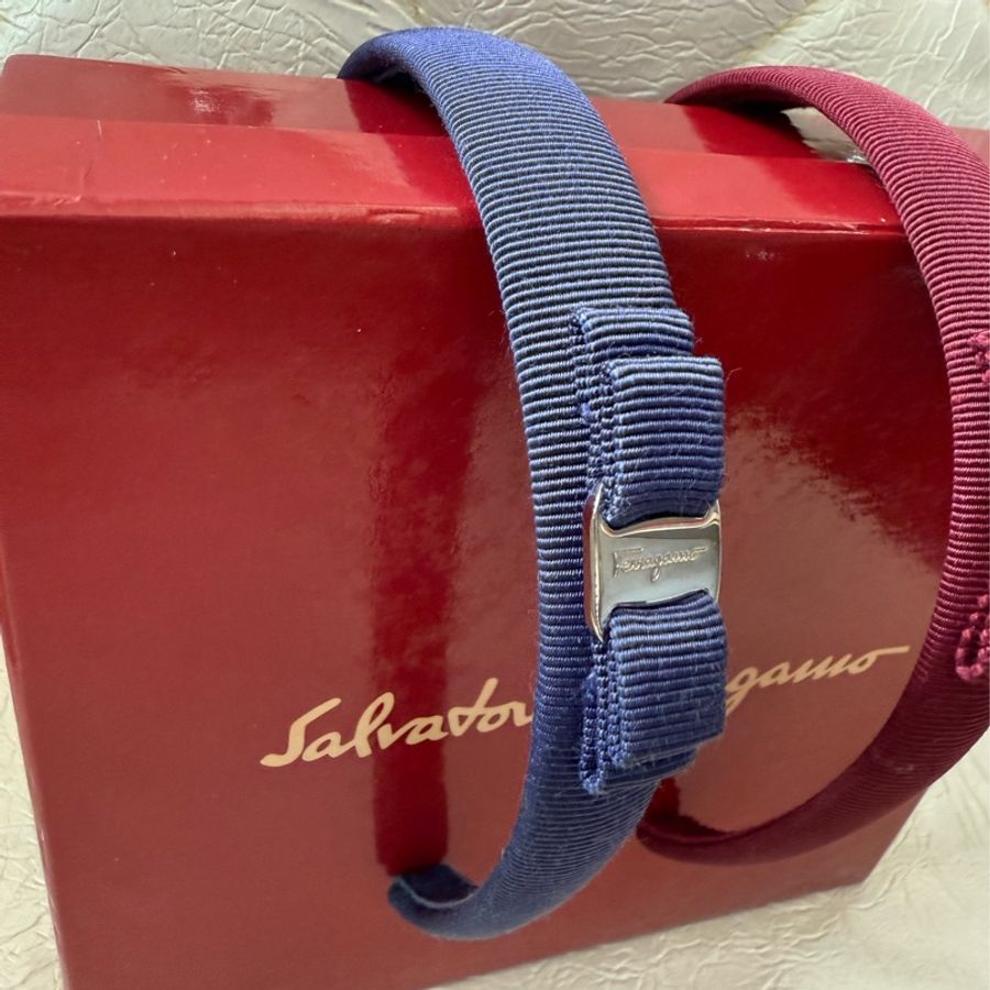 全新真品Ferragamo窄版蔚藍色銀logo vara蝴蝶結髮圈-2