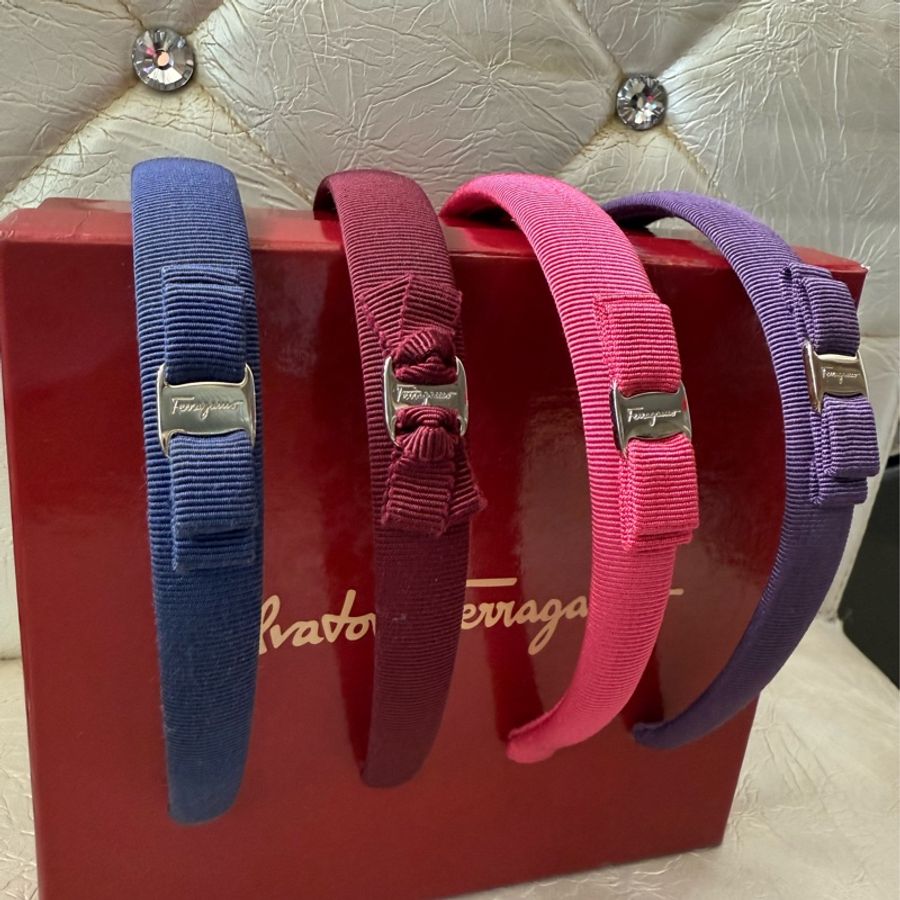 全新真品Ferragamo窄版蔚藍色銀logo vara蝴蝶結髮圈-6