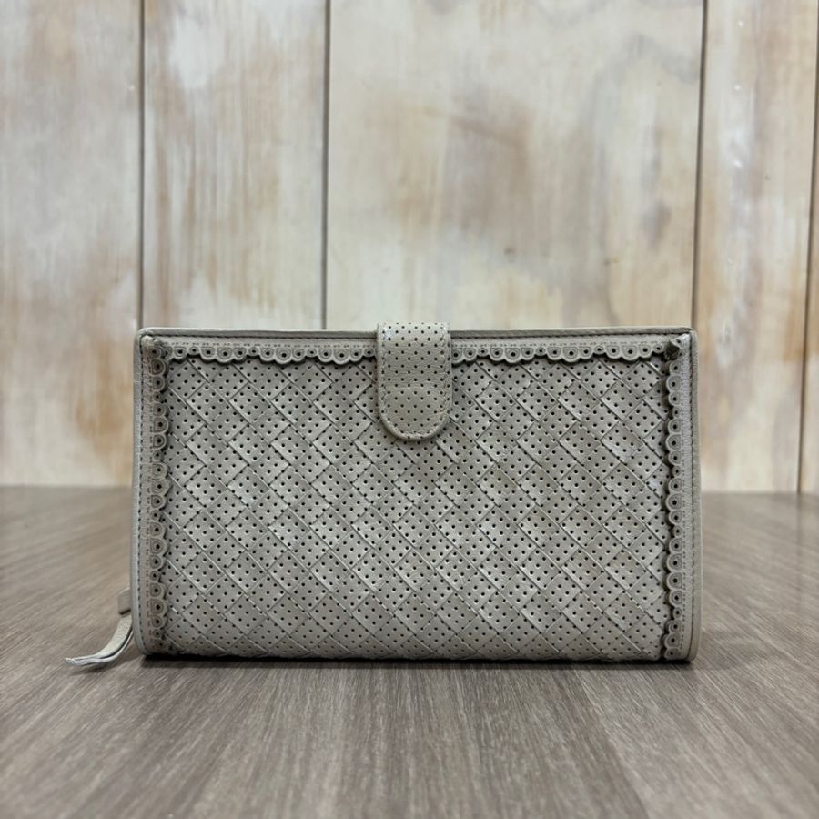 Bottega Veneta 米灰色洞洞小編織蕾絲飾邊8卡中長夾-0