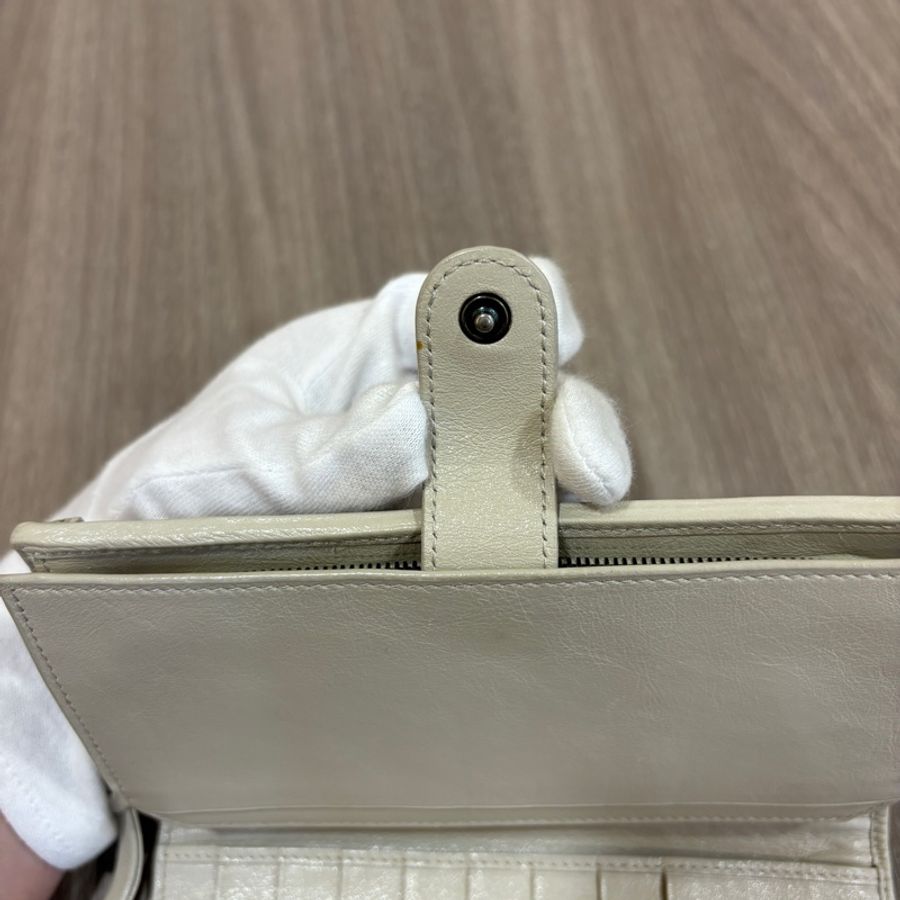 Bottega Veneta 米灰色洞洞小編織蕾絲飾邊8卡中長夾-12
