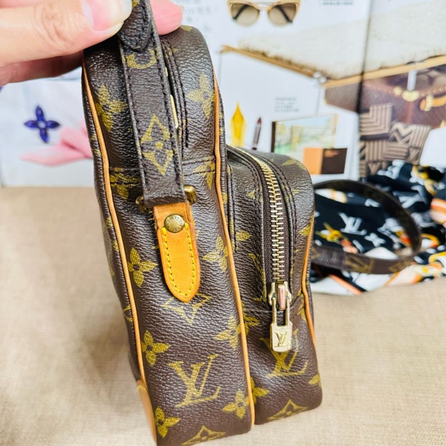 售二手真品LV 經典 Monogram Amazone M45236 雙層 小子母 斜背包 相機包 航空包 記者包-17