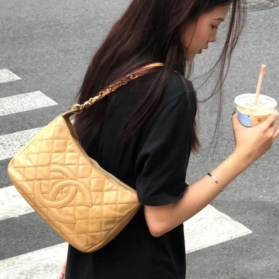 Chanel 荔枝皮奶茶色腋下包-0