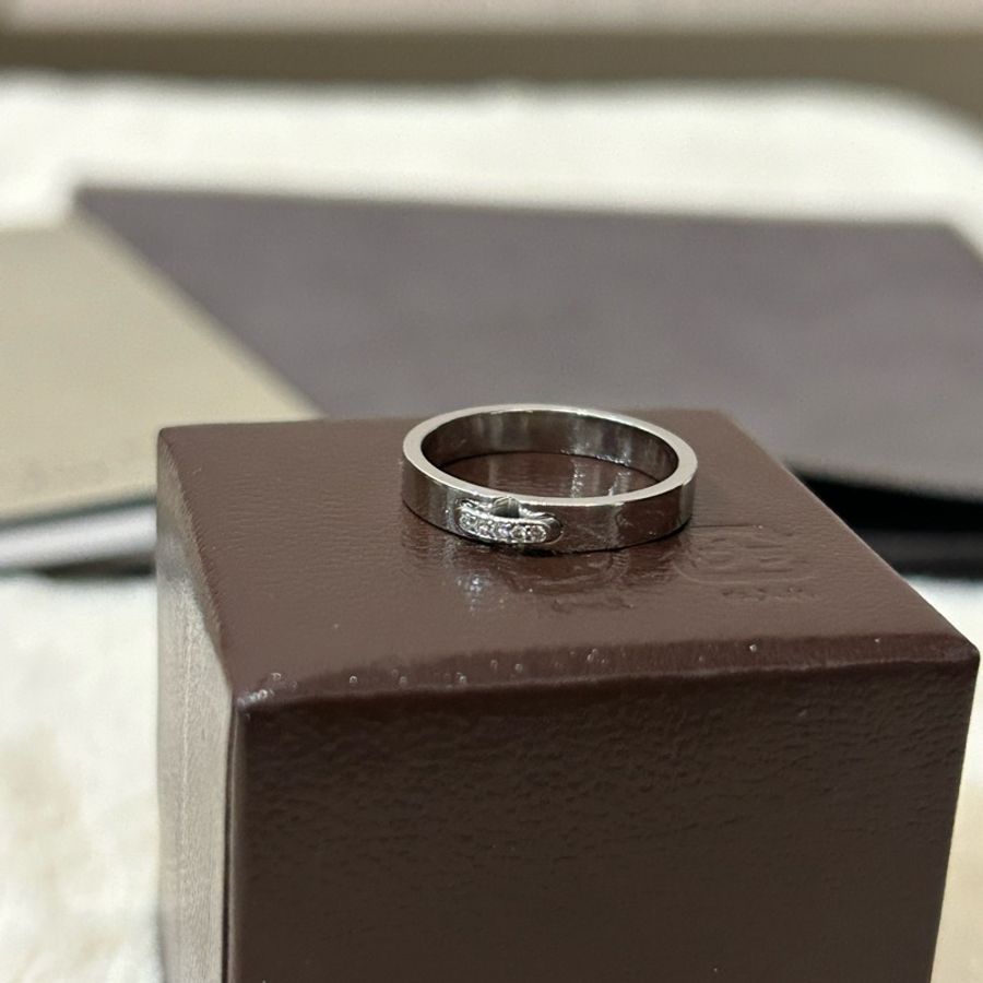 Chaumet Liens Évidence 49號 巴黎尚美 鉑金鑽石婚戒 pt 鑲嵌明亮式切割鑽石 5顆G VS+級明亮式切割鑽石,共重0.02克拉 品質:G、VS等級以上 尺寸:49號、寬度3毫米 狀況:輕度使用痕跡,細微髮絲紋 配件:保證書、絨布袋-4