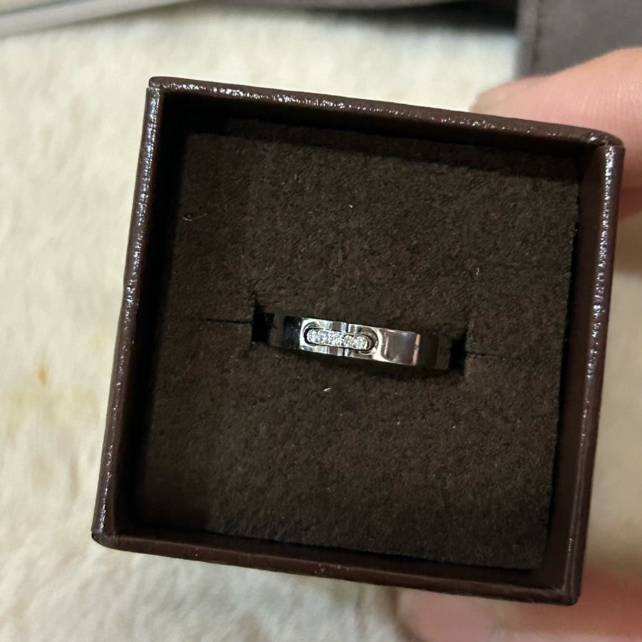 Chaumet Liens Évidence 49號 巴黎尚美 鉑金鑽石婚戒 pt 鑲嵌明亮式切割鑽石 5顆G VS+級明亮式切割鑽石,共重0.02克拉 品質:G、VS等級以上 尺寸:49號、寬度3毫米 狀況:輕度使用痕跡,細微髮絲紋 配件:保證書、絨布袋-13