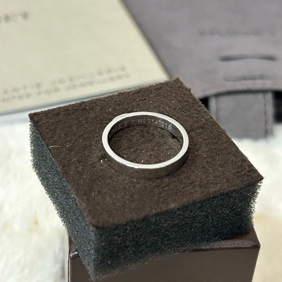 Chaumet Liens Évidence 49號 巴黎尚美 鉑金鑽石婚戒 pt 鑲嵌明亮式切割鑽石 5顆G VS+級明亮式切割鑽石,共重0.02克拉 品質:G、VS等級以上 尺寸:49號、寬度3毫米 狀況:輕度使用痕跡,細微髮絲紋 配件:保證書、絨布袋-15