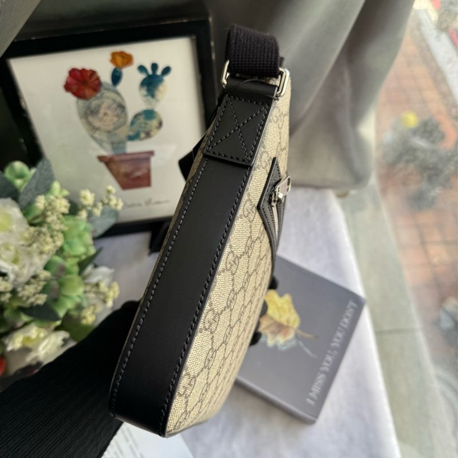 GUCCI GG Supreme 塗層帆布拉鍊口袋小款郵差包(米色/黑色)-3
