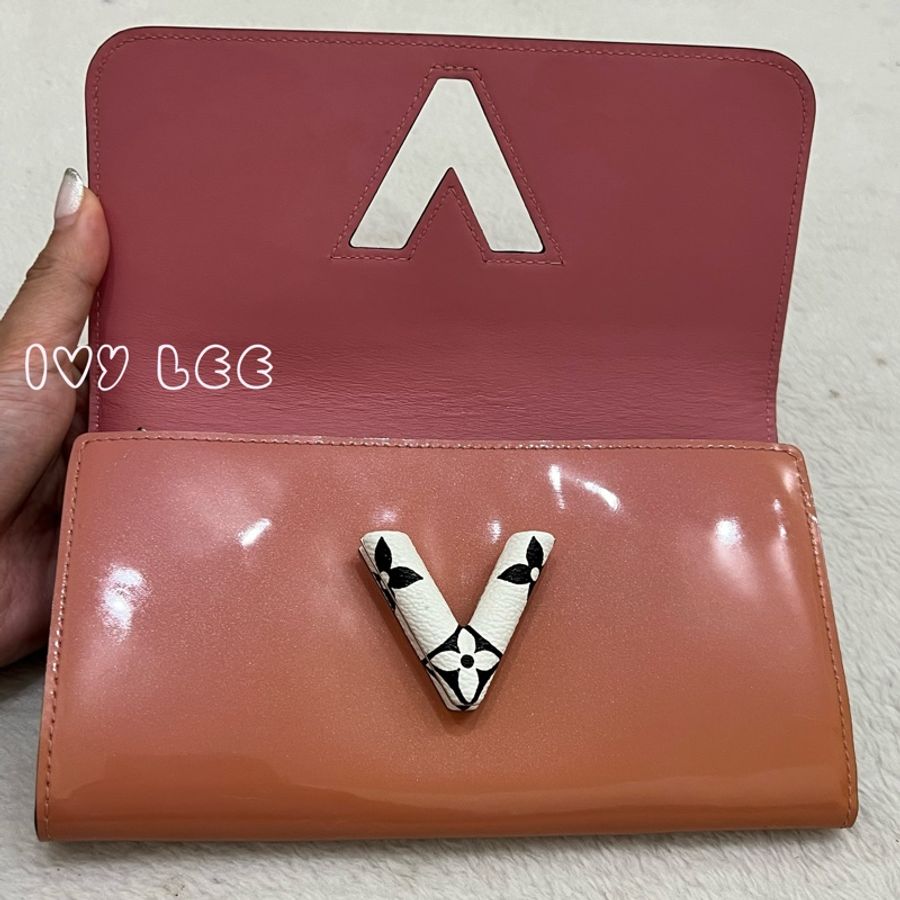 LOUIS VUITTON M64418 Vernis Portefeuil Twist 長夾 粉膚 粉橘 二手精品-3