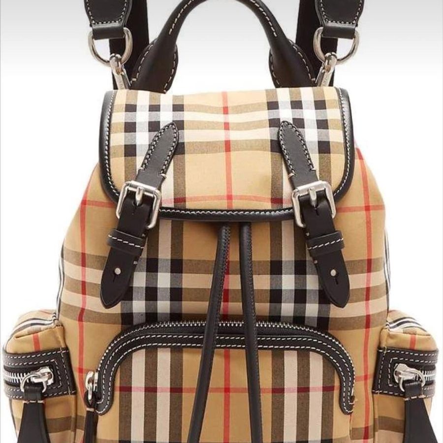 Burberry 經典格紋後背包 (全新、存放包)-1