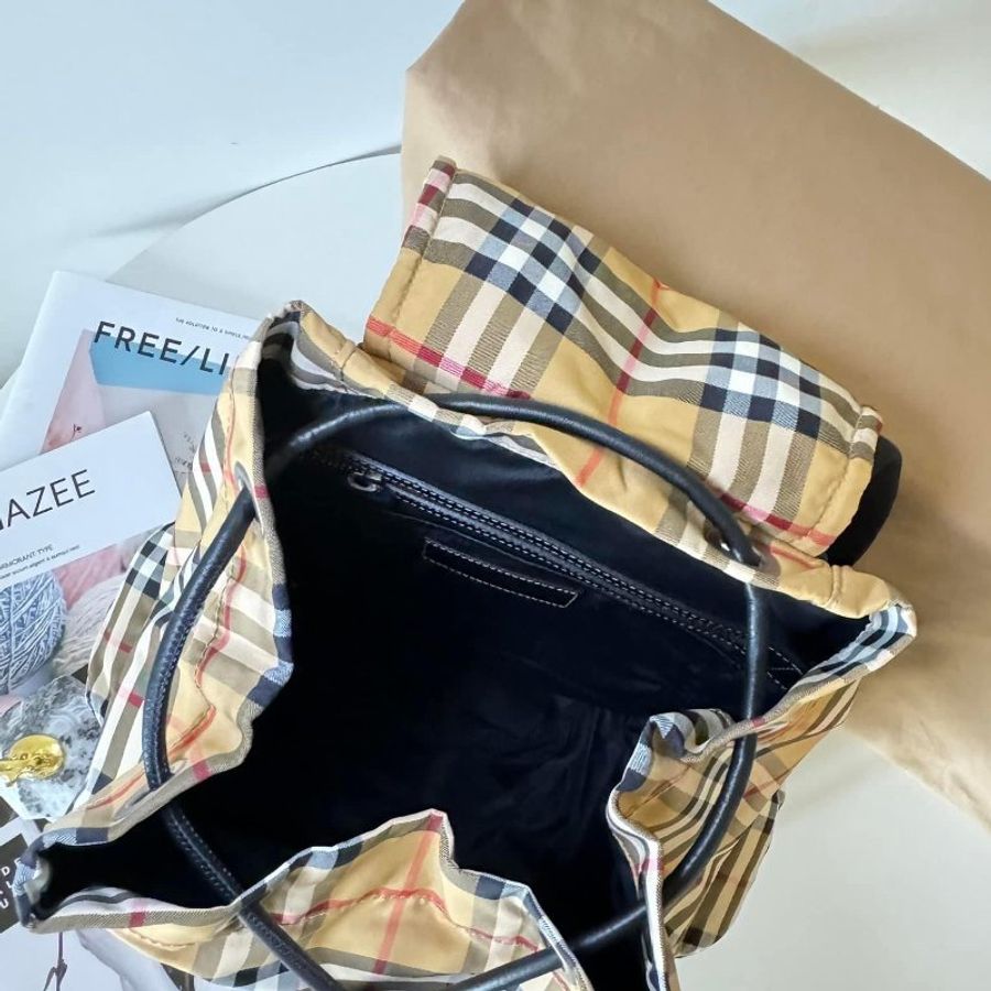 Burberry 經典格紋後背包 (全新、存放包)-4