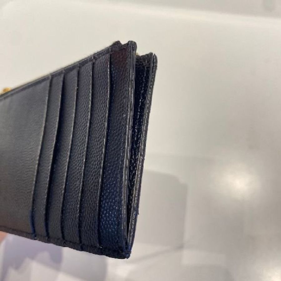 YSL V字縫線金屬LOGO魚子醬拉鍊卡夾零錢包-6