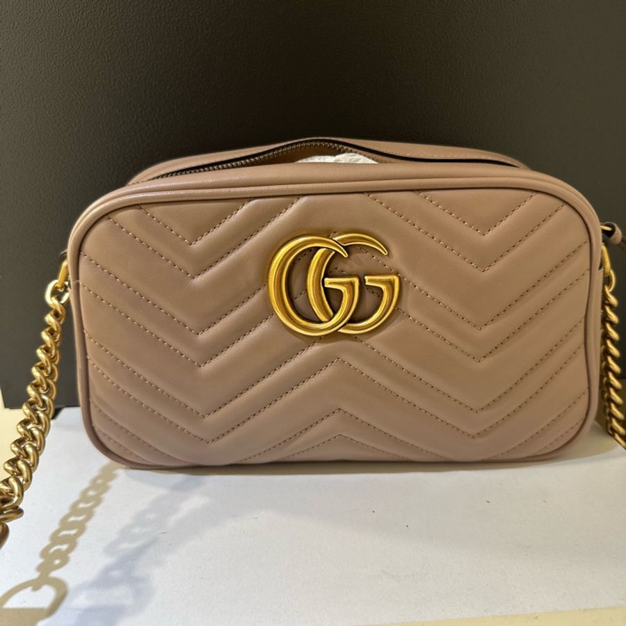 GUCCI 古馳 GG Marmont 皮革 山形紋 肩背 相機包 裸粉色 24公分 447632-1