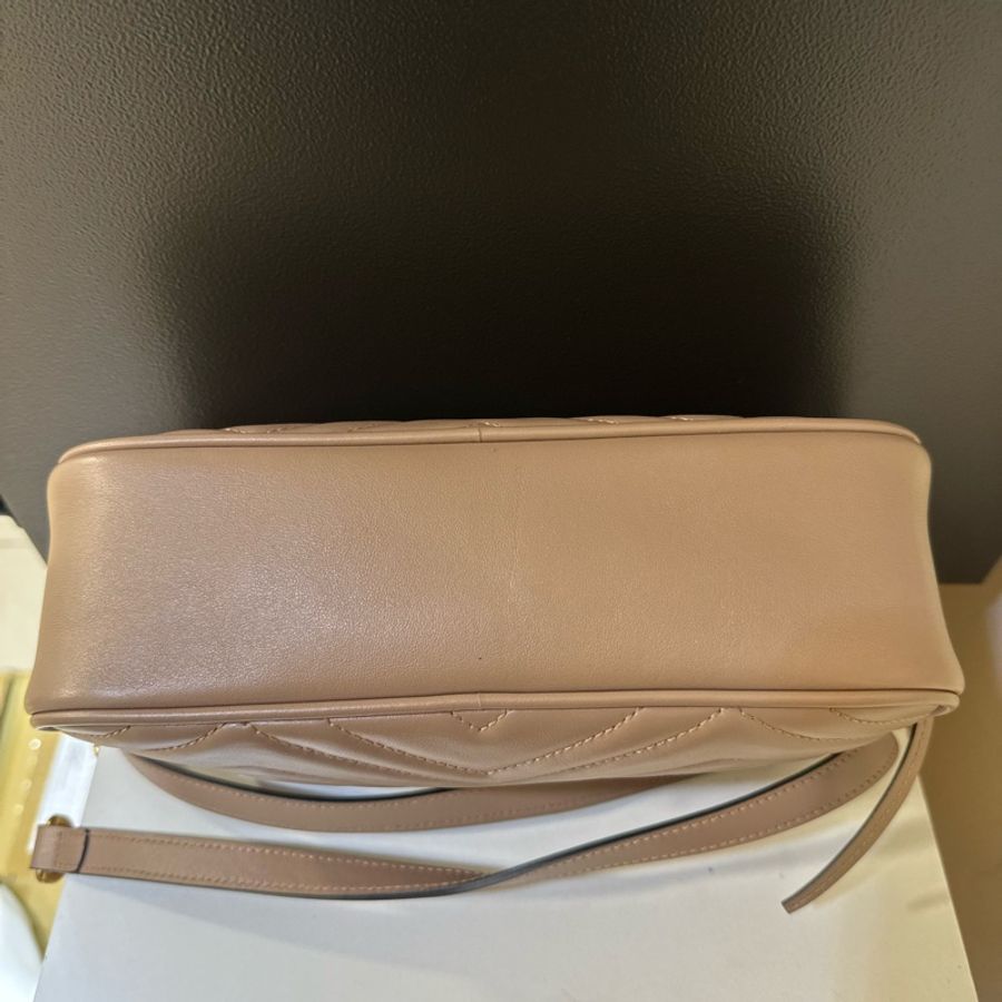 GUCCI 古馳 GG Marmont 皮革 山形紋 肩背 相機包 裸粉色 24公分 447632-7