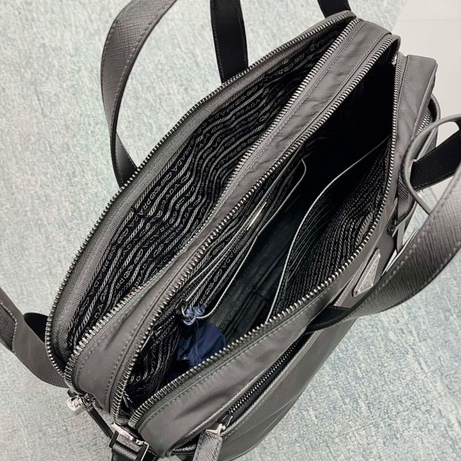 🛫早秋當季新品🛬PPrada 2VE015 手提斜背後背3用多功能公事包 黑色-4