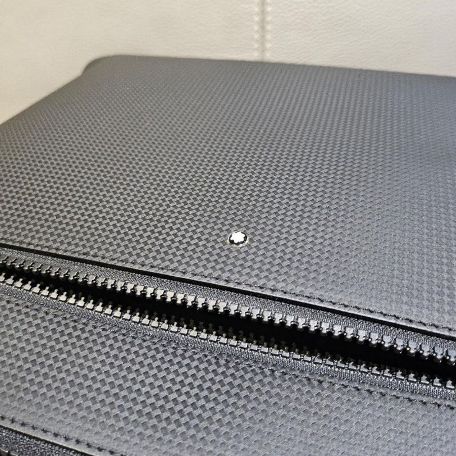 MONTBLANC 萬寶龍 風尚碳纖維黑色小牛皮商務筆電包 [原價25000]-1