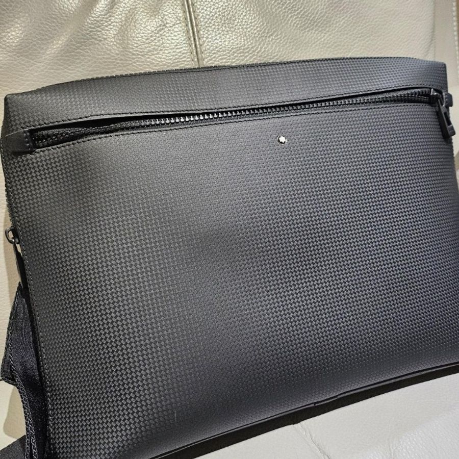 MONTBLANC 萬寶龍 風尚碳纖維黑色小牛皮商務筆電包 [原價25000]-2