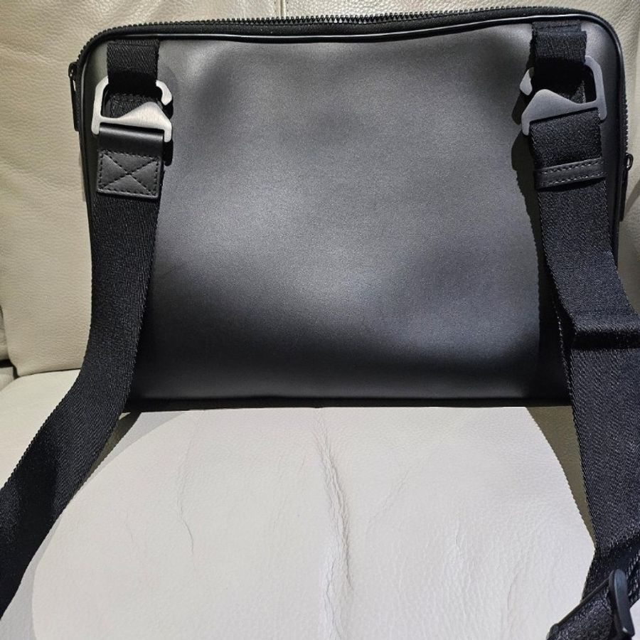 MONTBLANC 萬寶龍 風尚碳纖維黑色小牛皮商務筆電包 [原價25000]-4
