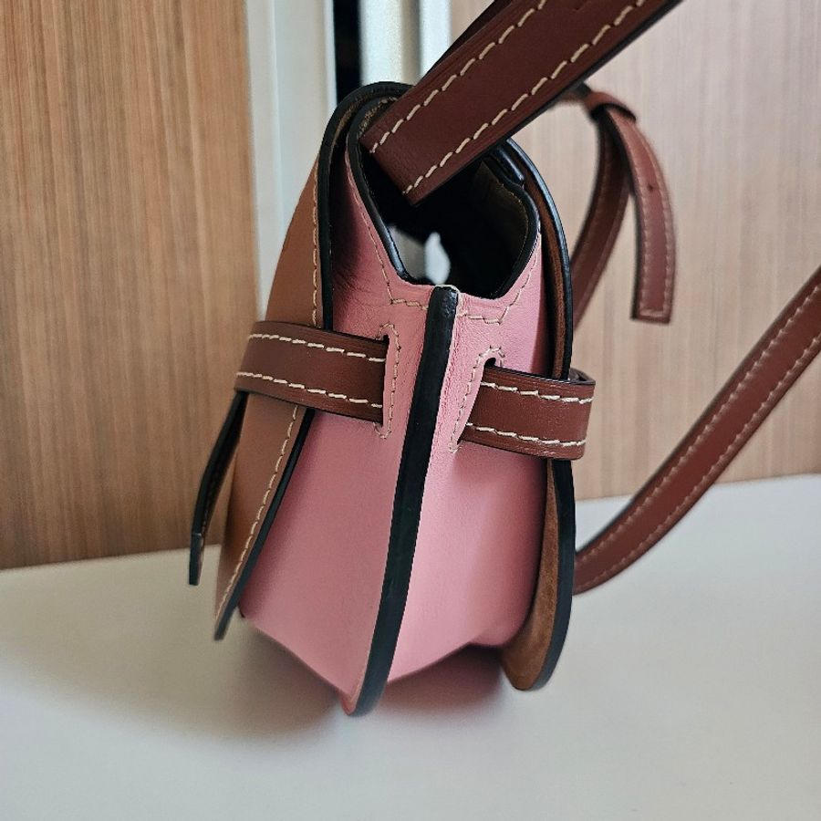 LOEWE 羅威 焦糖色×粉色 Gate small 肩背包-1