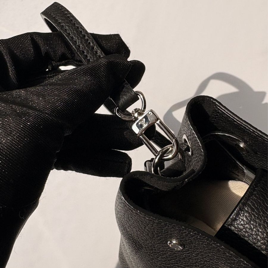 Louis Vuitton 黑牛皮 Nano lockme-3