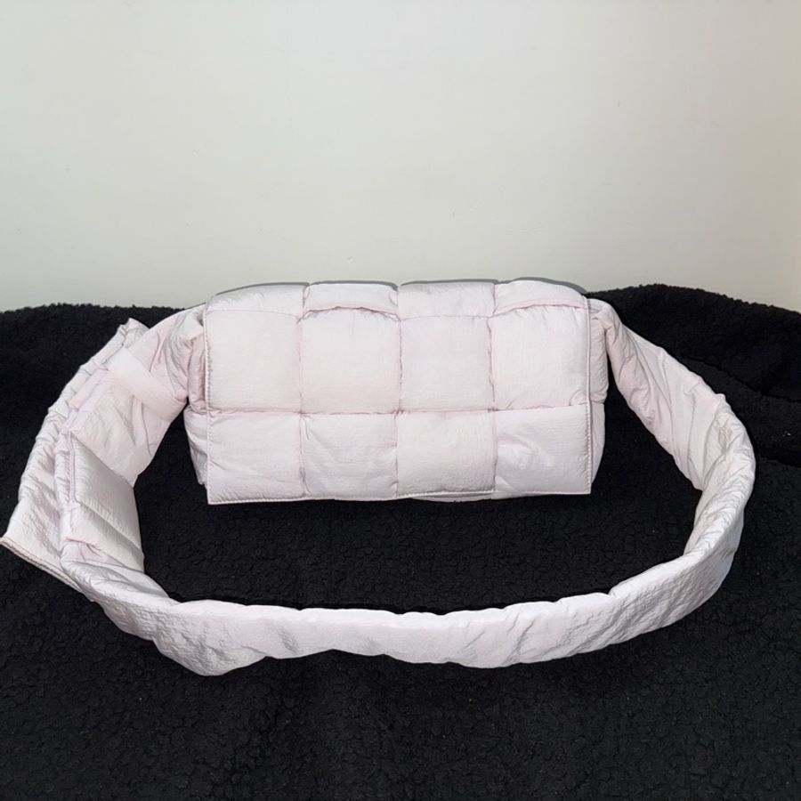 [低於半價放] Bottega Veneta 罕見少女粉色尼龍編織包💗 BV Padded Tech Cassette (Nylon cross-body bag)-6