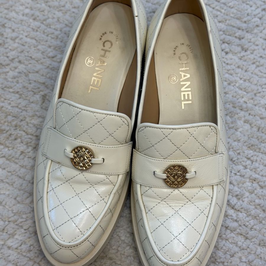 Chanel 金幣雙C 奶白粗跟樂福鞋 香奈兒樂福鞋 金幣樂福鞋-1
