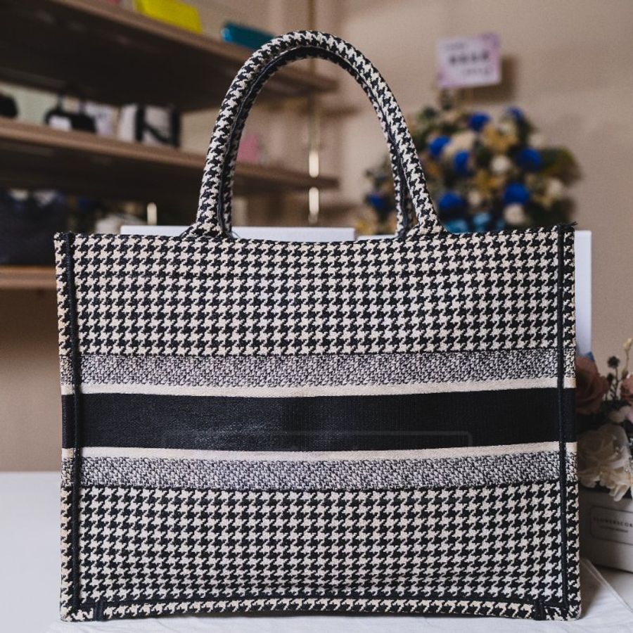 《Dior BOOK TOTE 千鳥紋 中號》-1